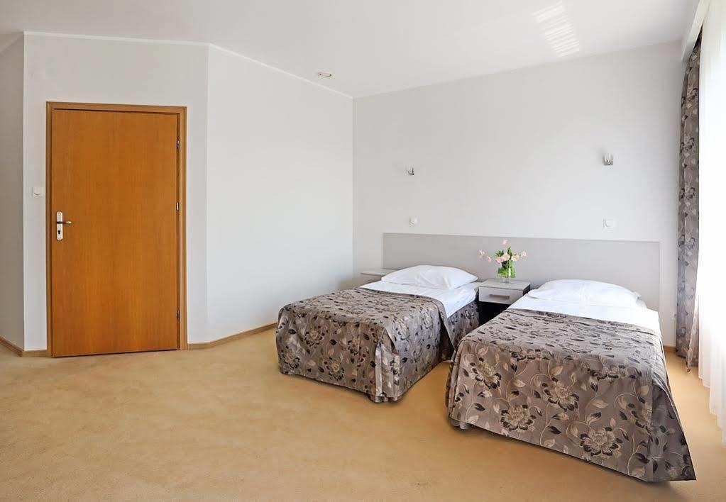 Hotel Бжоза Екстериор снимка